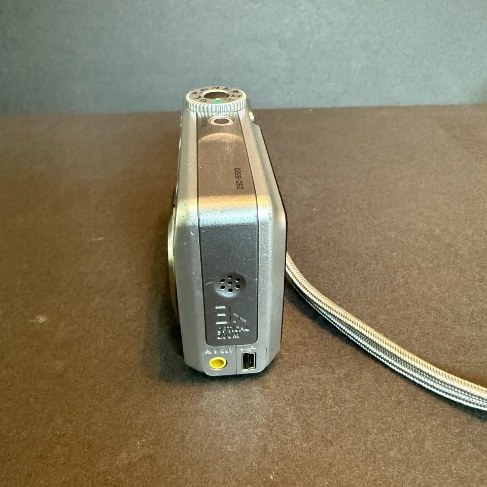 Câmera Digital Sony Cybershot DSC-S500 6.0MP Prata Com CARTÃO DE MEMÓRIA Testada - Imagem 4 de 4