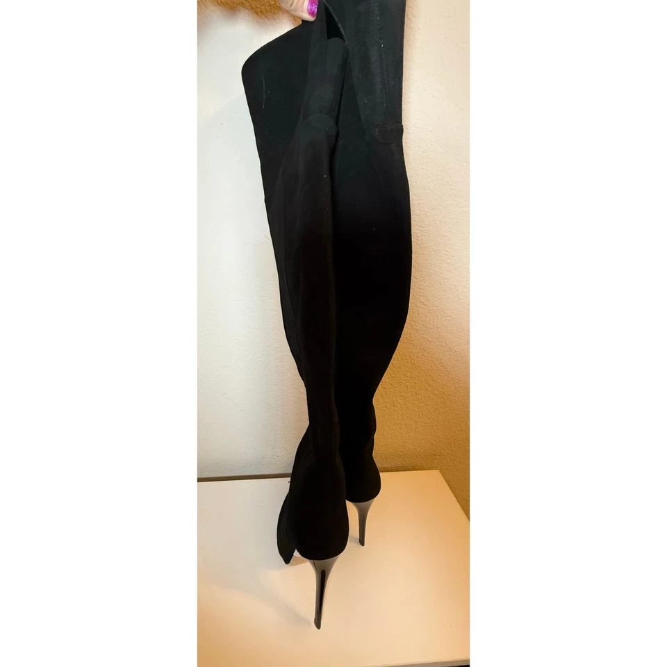 NUEVO CON ETIQUETAS Jimmy Choo Botas de Gamuza Tacón Sobre la Rodilla Negras para Mujer Talla 34-34.5 / EE. UU. 4 Foto 3 de 4