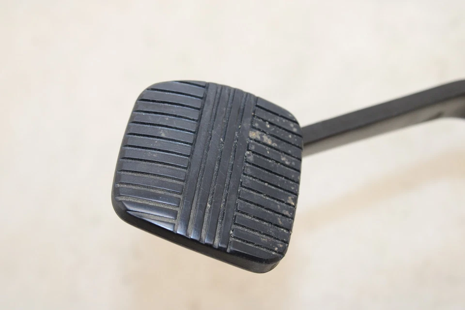 Infiniti G35 2003-2007 cupé M/T pedal de freno OEM MQ81 Foto 2 de 4