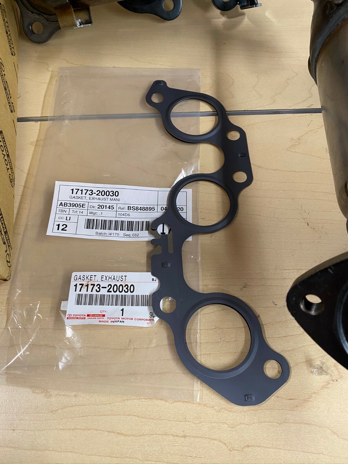 TOYOTA HIGHLANDER 20042007 GENUINE OEM REAR BANK 1 EXHAUST MANIFOLD