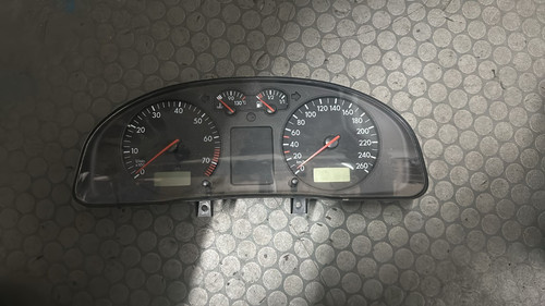 3B0920802 Tacho Kombiinstrument  VW Passat 3B (807)