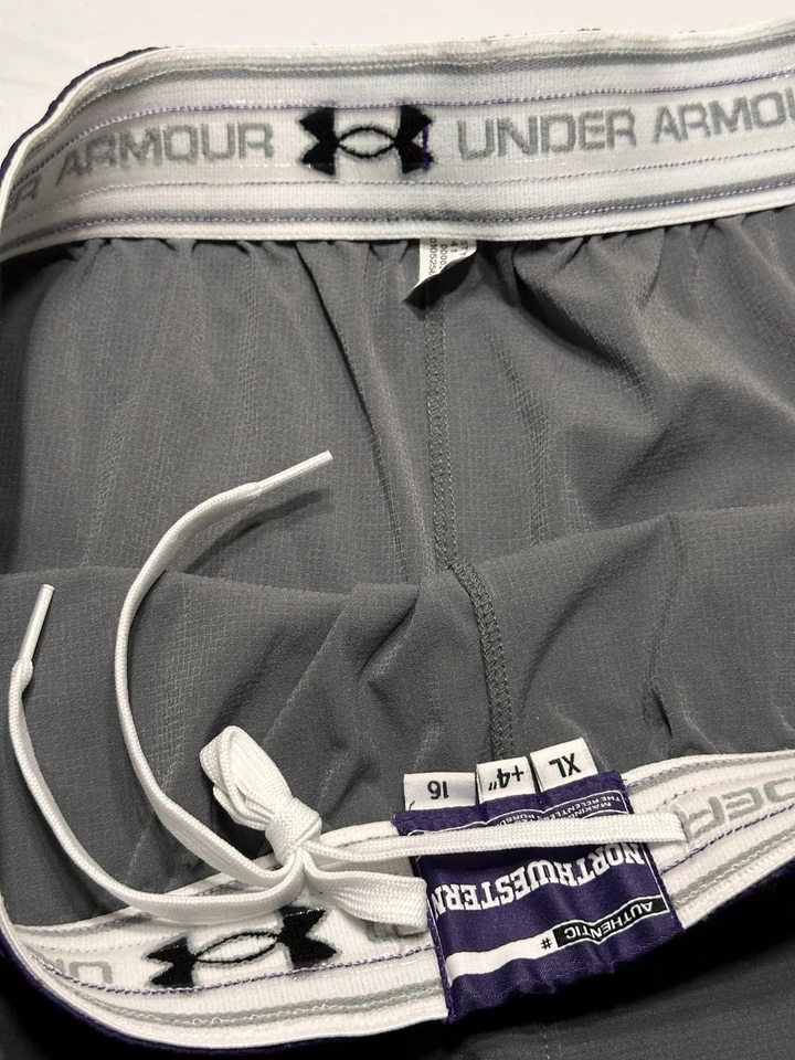 Pantalones cortos Under Armour Northwestern Wildcats Gametime para hombre longitud XL +4” baloncesto Foto 4 de 4