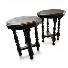 Coppia di sgabelli vintage in legno scuro con gambe tornite