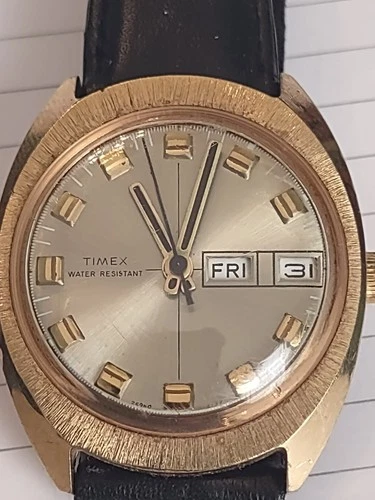 Vintage 1972 Timex Marlin Men’s Mechanical Wristwatch. Crosshair Sunburst Dial