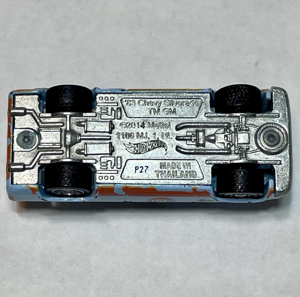 Chevy Silverado Hot Wheels Pop Culture Vintage Gulf Oil '83 Foto 3 de 4