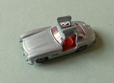 3 PKW  SIKU MERCEDES BENZ 300 SL  MATCHBOX KRANKENWAGEN HOVERCRAFT