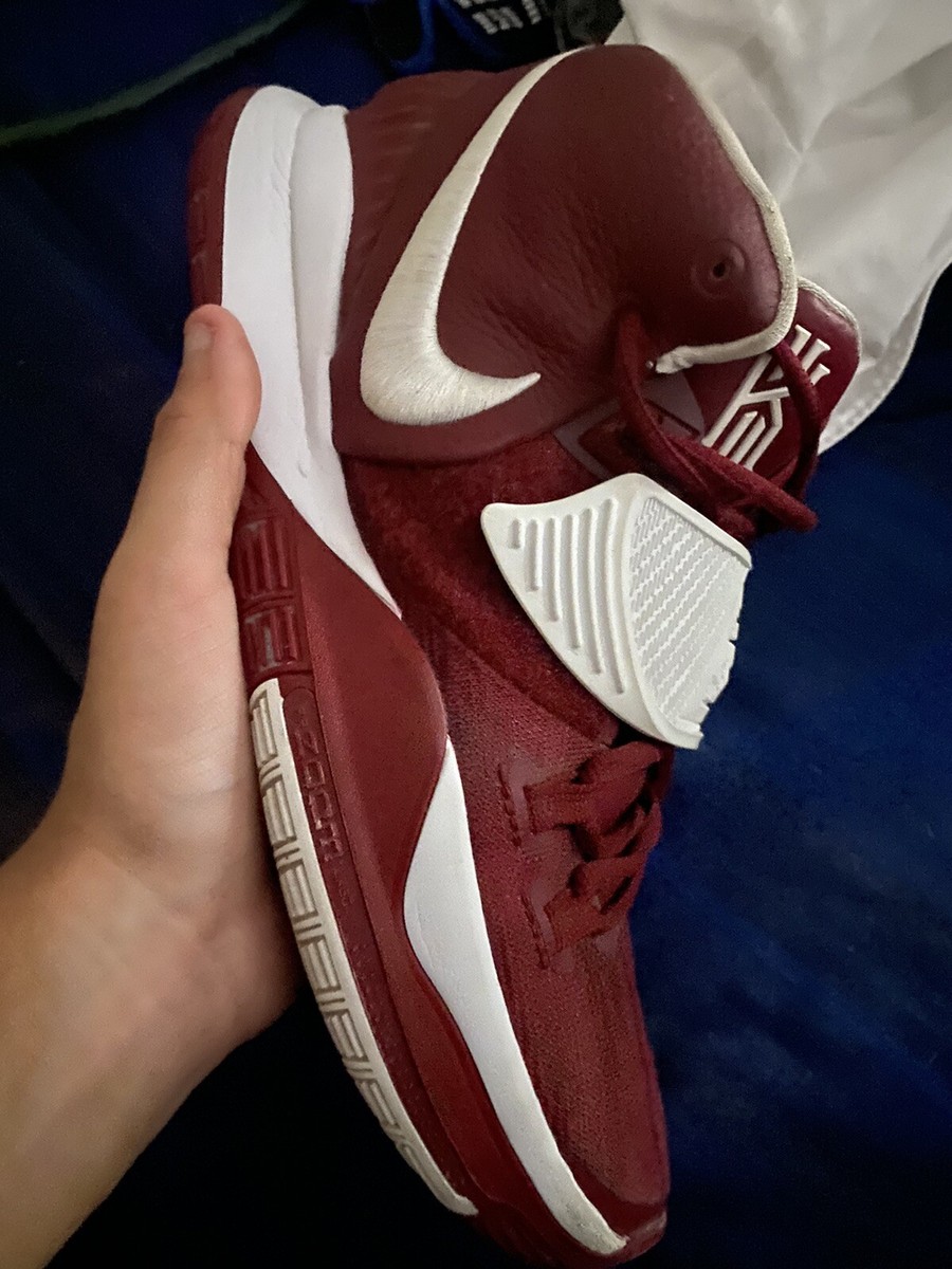 maroon kyries