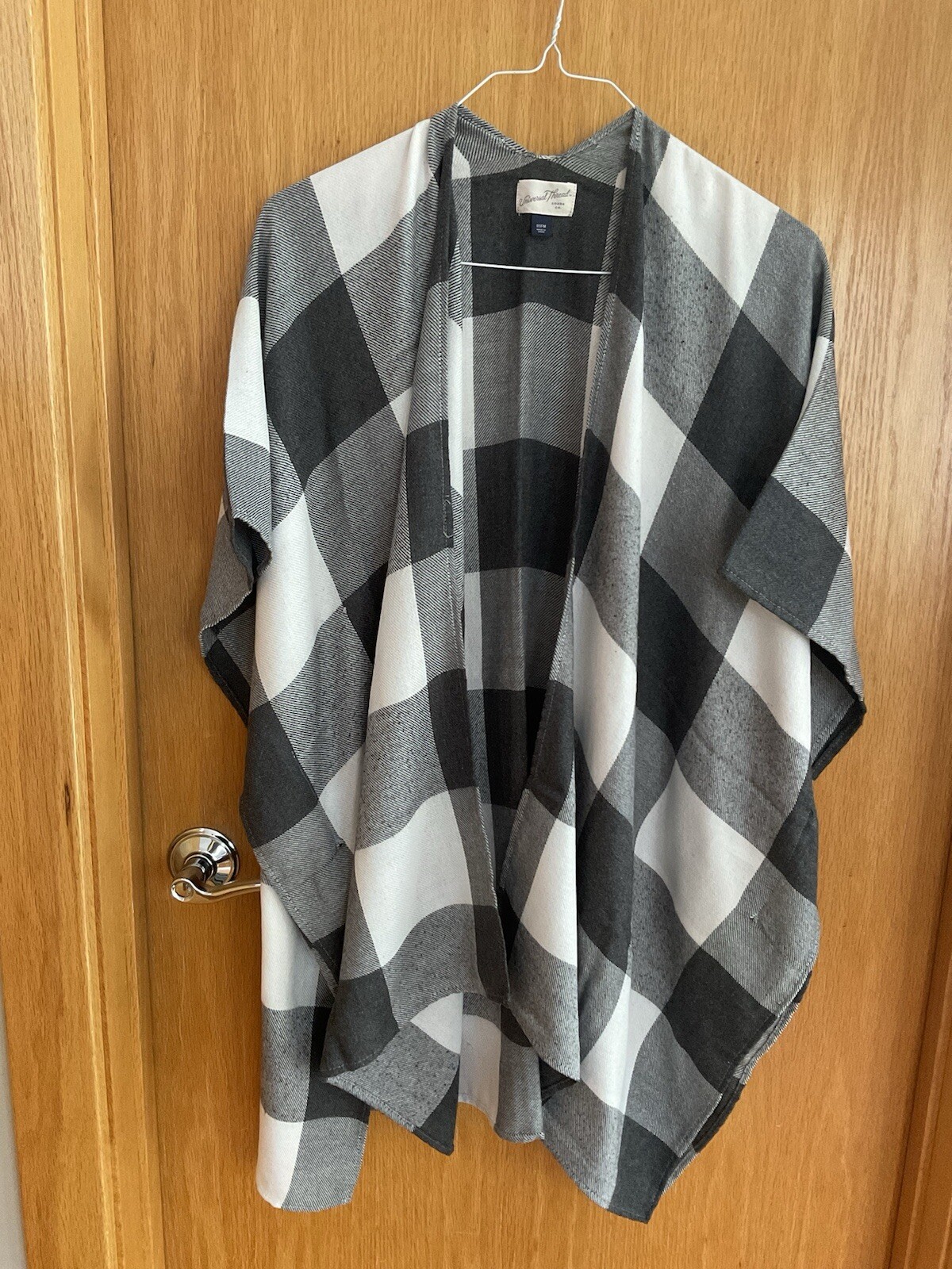 Universal Thread Gray Buffalo Plaid Open Poncho/S… - image 1