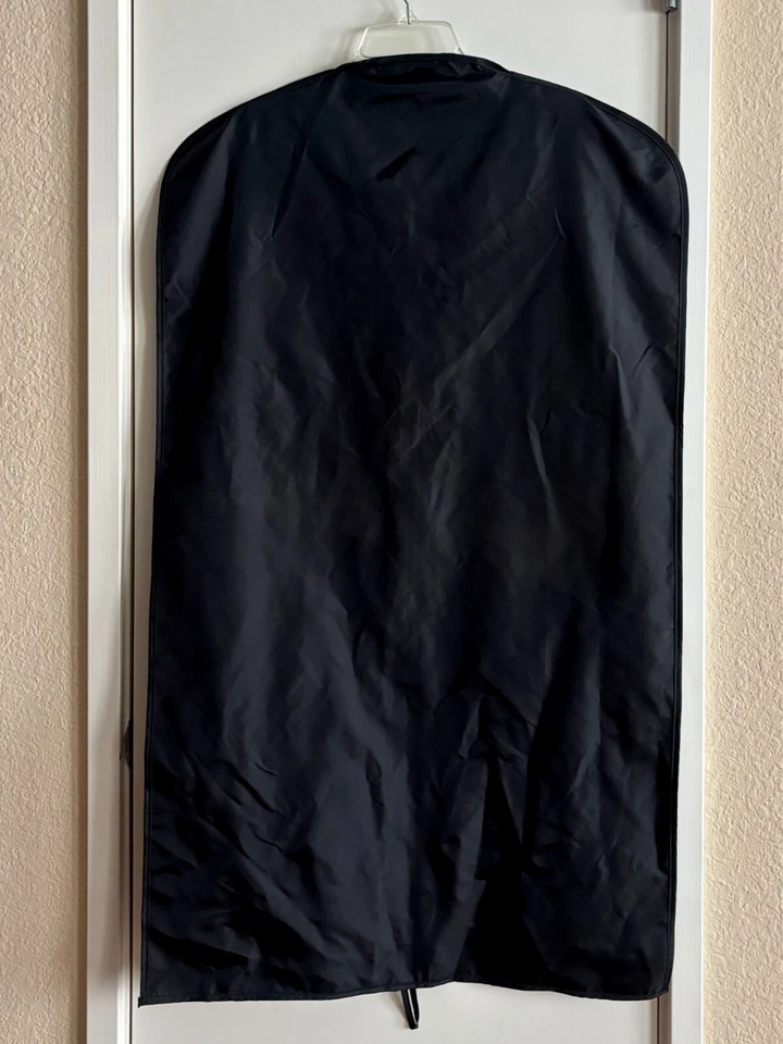 Chanel Negro Nylon Cremallera Bolso 42” x 24.5” - Usado en Excelente Condición Foto 2 de 4