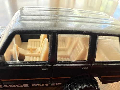 Hot Wheels 1997 #221 RANGE ROVER Vintage Mattel Black / Plastic Base / Malaysia