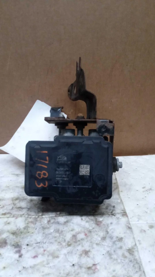 2013 Nissan Quest ABS Pump & Motor Assembly OEM 476601JA0B 150k Miles - Imagem 3 de 4