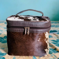 Luxury Cowhide Travel Vanity Case – Stylish Makeup & Brush Organizer for Women