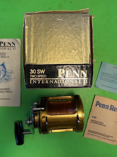 PENN INTERNATIONAL 30SW 2-SPEED FISHING REEL WITH ORIGINAL BOX & 2