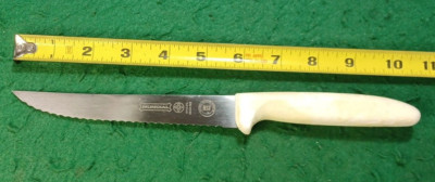 MUNDIAL 5622-6E 6'' Serrated-Edge Slicing Utility Knife, White