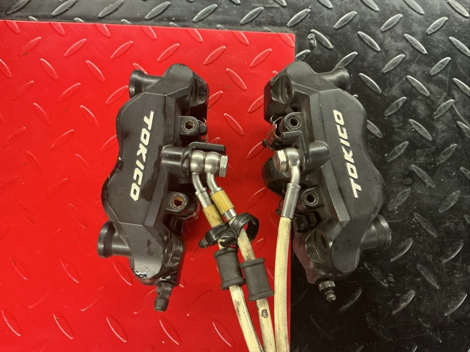 Суппорты переднего тормоза 03–04 Kawasaki Ninja Zx6r 636 с лесками и колодками - Изображение 2 из 4