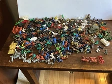 Large lot Mini Figures Soldiers, Cowboys, Indians, Horses, Camels, Romans; 1017