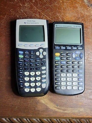 Kalkulatory graficzne Texas Instruments TI-84 Plus i TI-83 Plus para z bateriami