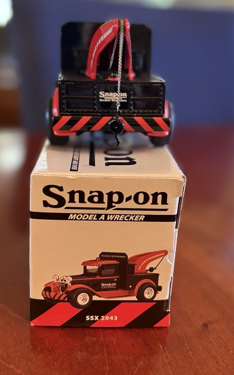 Snap On Tools Model A Wrecker Tow Truck Die Cast Metal Locking