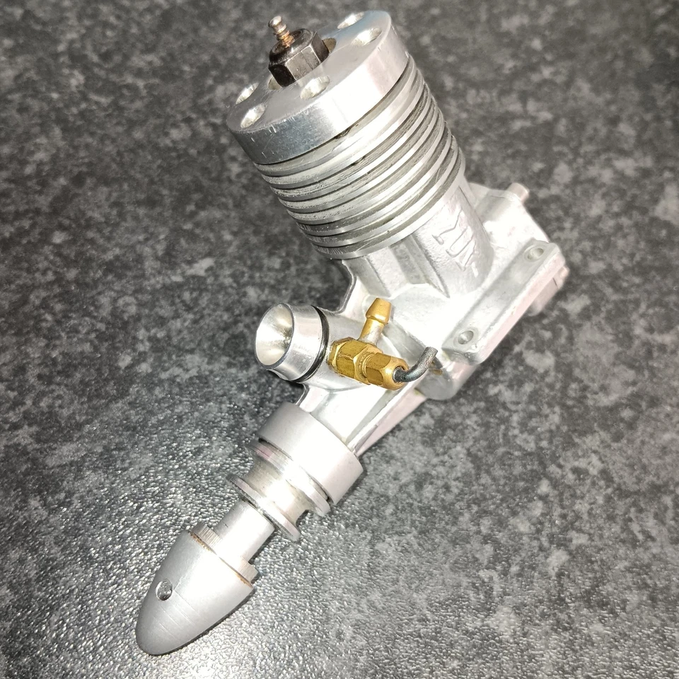 1990 Ungarischer MOKI 2,5cc FRV Schnuerle Ported Ball Race Modellflugzeug Glühmotor