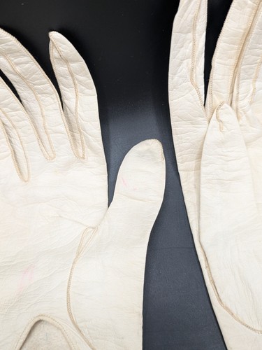 Guantes de ópera de cuero blancos para niños de colección talla 6 1/4 hechos en Francia 21" estampados por dentro - Imagen 5 de 10