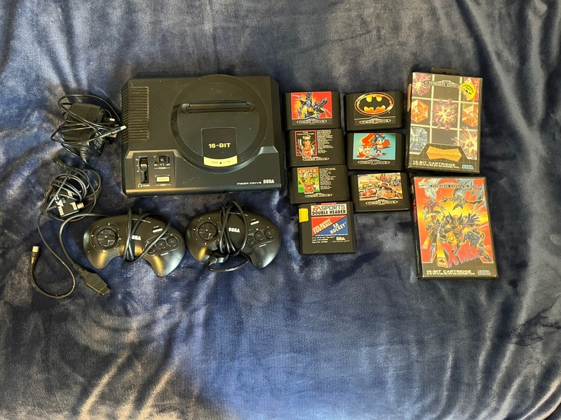 Sega Megadrive 16-Bit with 2 Controllers and Games (Not Working)