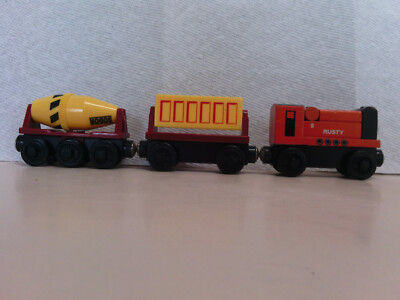 Thomas & Friends Wooden Railway Rusty with Construction Cars