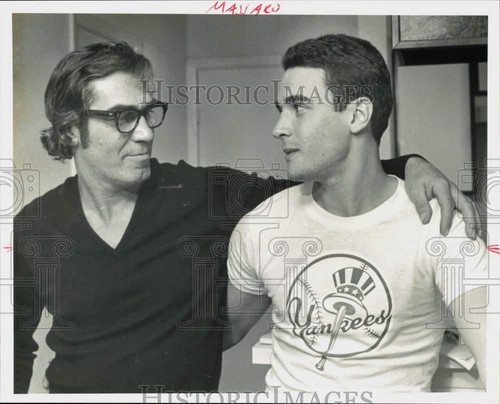 1980 Press Photo Louis Massaro Jr. Granted Probation, Reunited with Father, TX