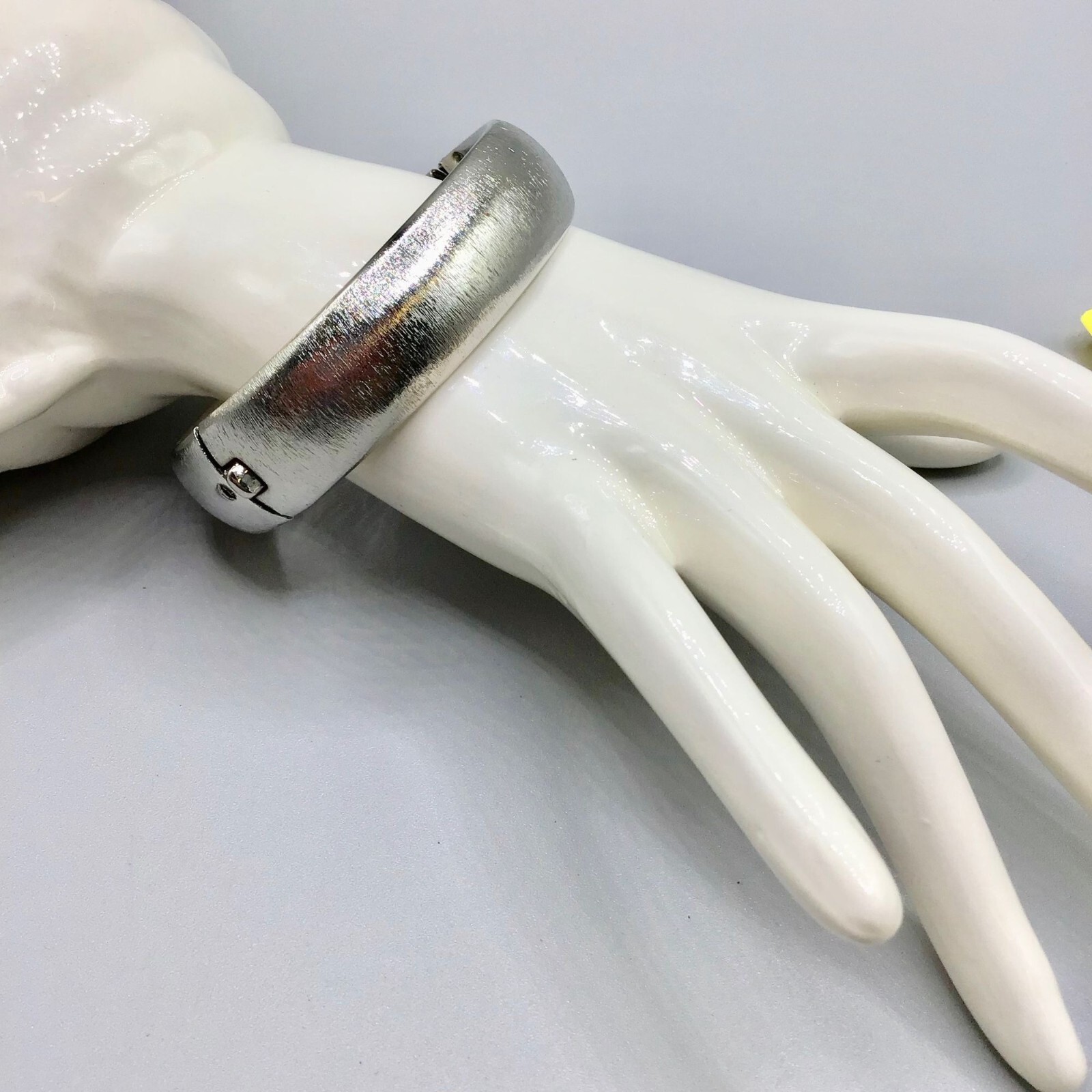 Brushed Silver Tone Bangle Hinged Simple 70s Cost… - image 5