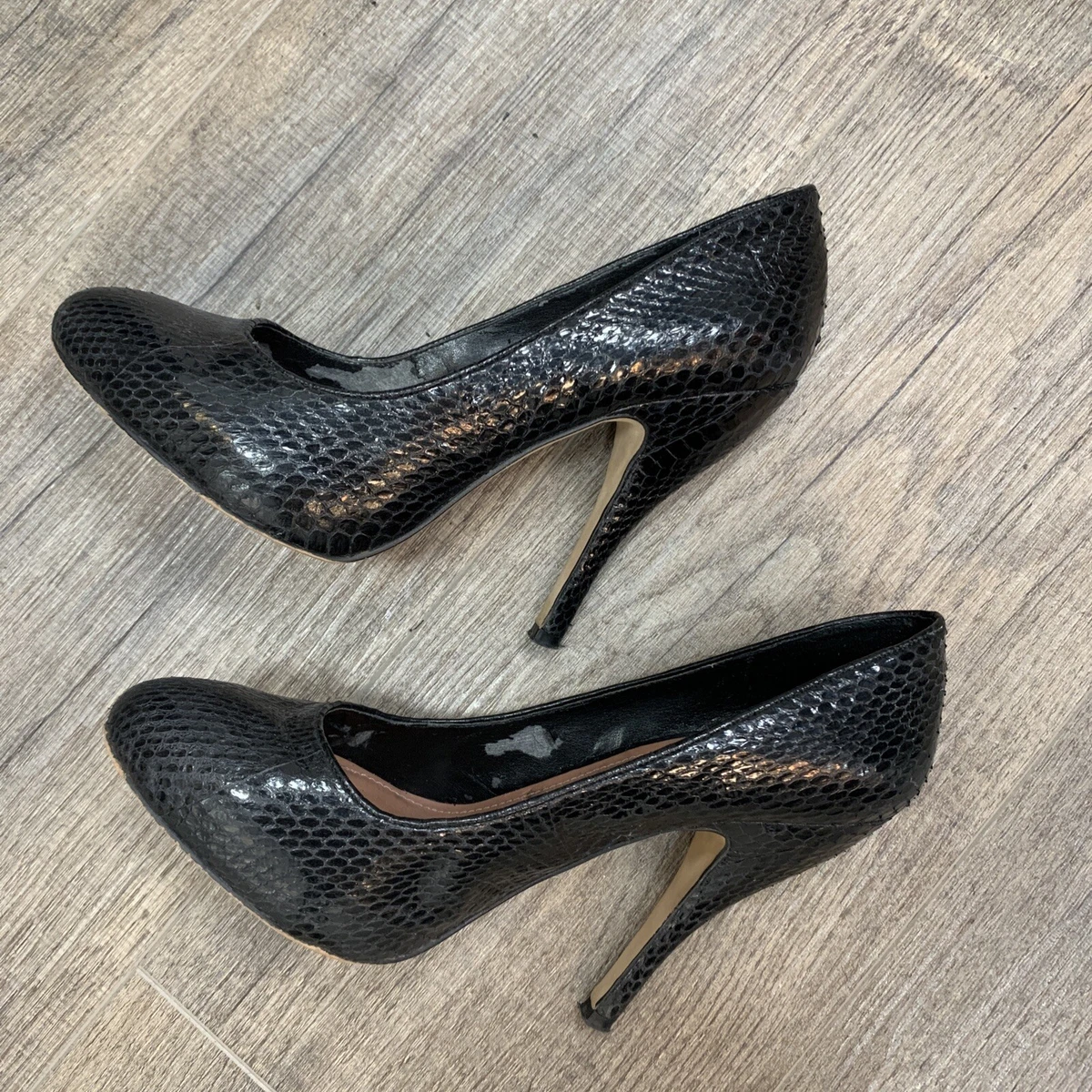 vince camuto shoes black leather? snake skin look pumps 7B