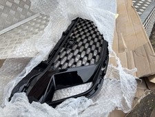 Land Rover Discovery Sport Front Bumper Lower  Grille R Dynamic 2019- Lr127551