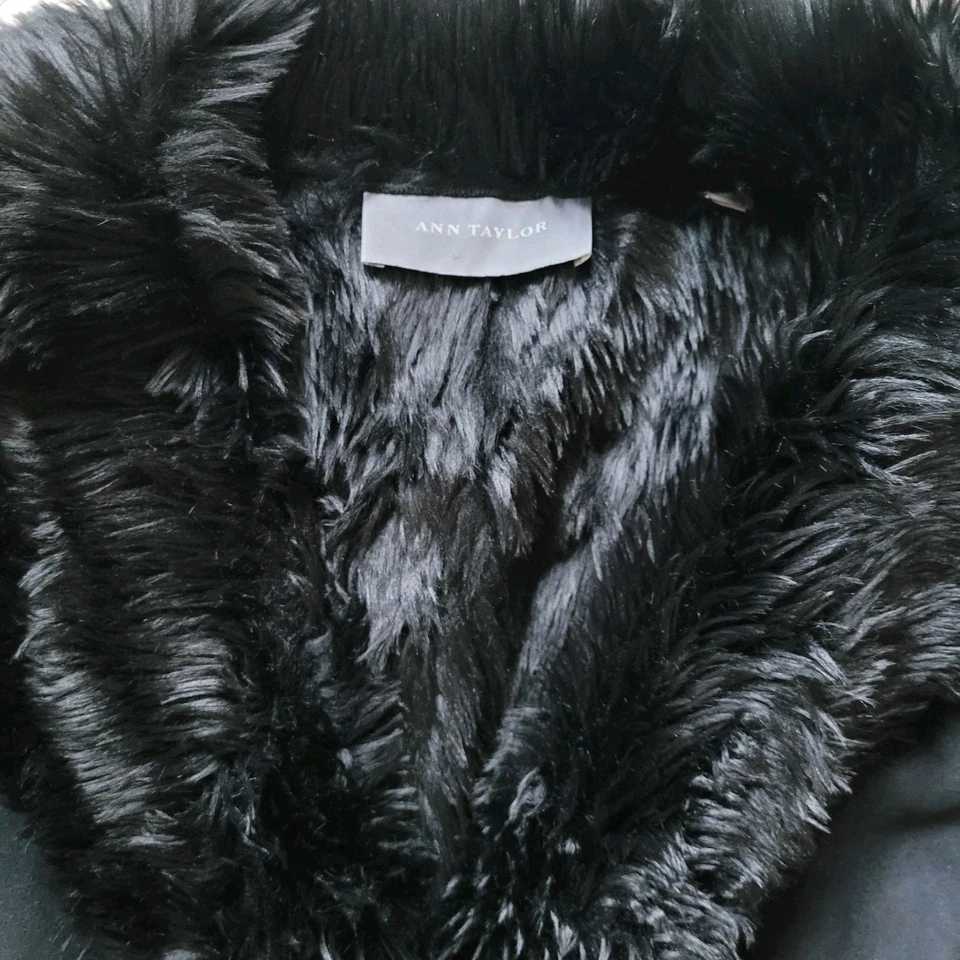 Abrigo para mujer Ann Taylor acabado gamuza negro piel sintética - mediano Mob Wife gótico glamour Foto 2 de 4
