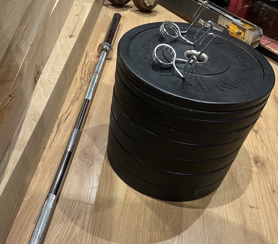 ASSASSIN Olympic Rubber Bumper Weight Plates 100kg & 7’ 20kg 2” Body Power Bar - Image 2 of 4