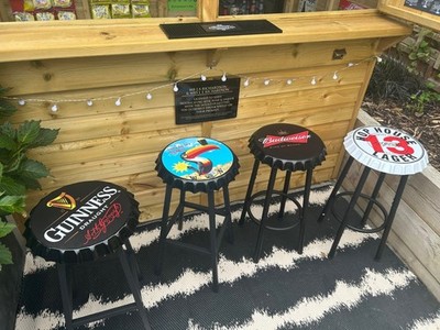 * Flaschenverschluss Barhocker * Gartenbar / Männerhöhle / Hausbar - Bier / Guinness *