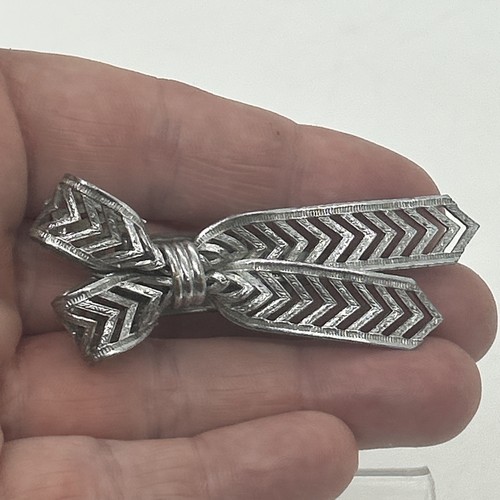Vintage Art Deco Silver Tone Dress Clip Fur Brooch Ribbon Bow - Picture 2 of 17