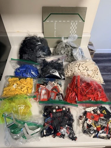 LEGO Vintage 80’ 90’ 7lb Space Alien Ships Police Hospital Sets