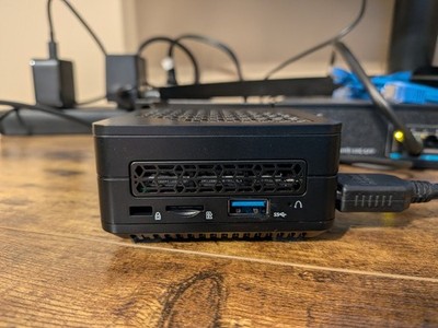 Minisforum EM680 Mini PC Ryzen 7 6800U 32GB RAM 512GB SSD USB4