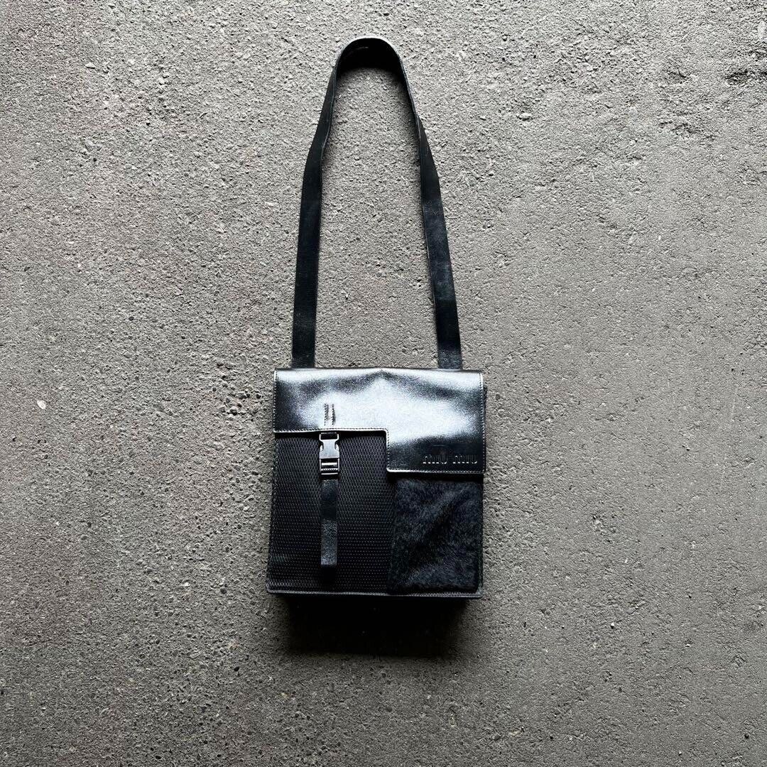 miu miu 90s archive tote bag Leather Different Black USED miu miu 90s archive tote bag Leather Different Black USED