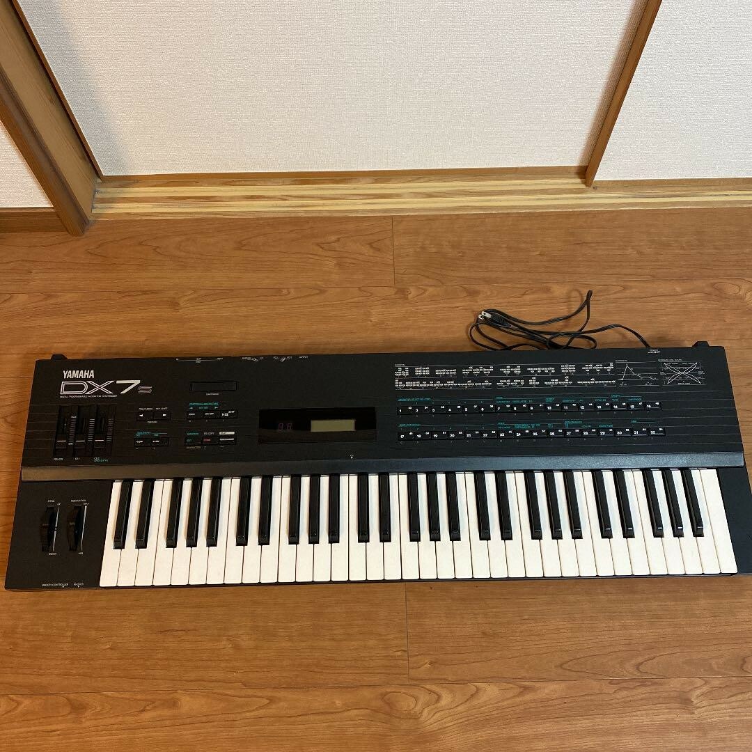 【9月末迄】YAMAHA DX7s ROM（2個）  譜面台 ソフトケース付き YAMAHA DX7s Digital Programmable Algorithm Synthesizer
