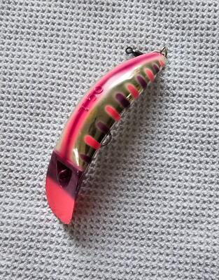 T50 Flatfish - Similar  to a K15 Kwikfish  - pink/cerise Hothead