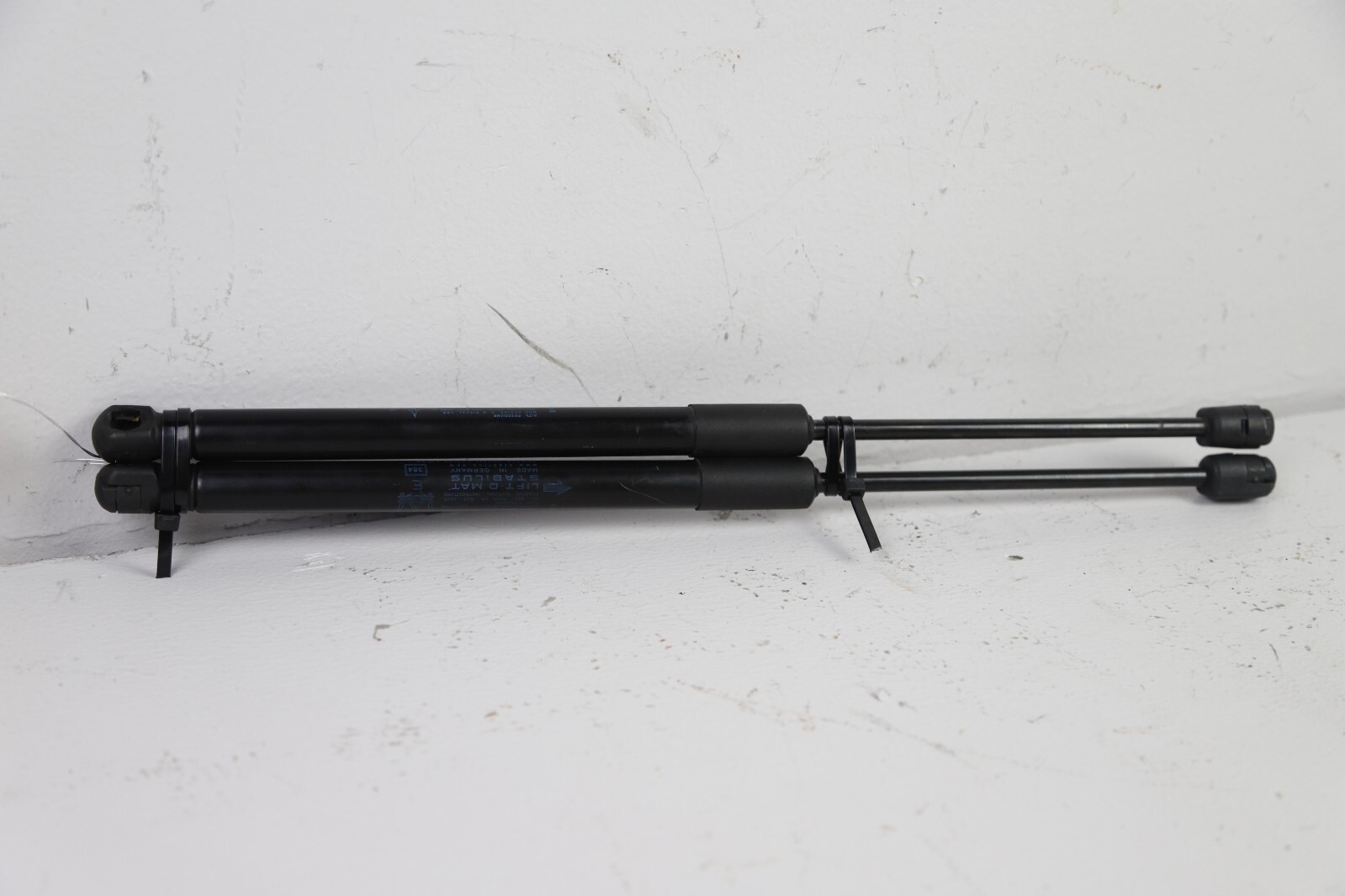 Maserati Ghibli S Q4 2014-2020 Right Hood struts Set P/N 670008872