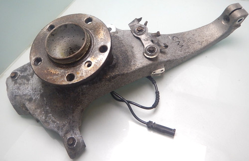 BMW 520i 184PS / F10 / ACHSSCHENKEL RADNABE / vorne rechts / 6775770 (CM267)