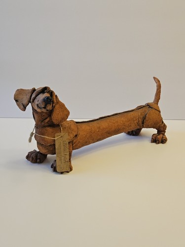 A Breed Apart Dachshund Dog Figurine Red 2005 Country Artists
