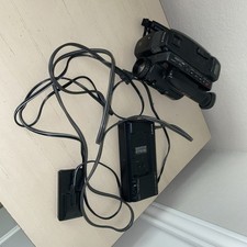 Sony Video 8 Handycam CCD-TR7 Video Camera Recorder, battery pack, charger.