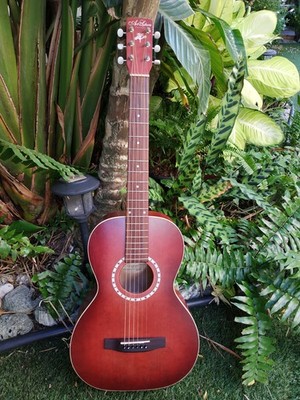 Art & Lutherie AMI Spruce Burgundy Parlor Guitar