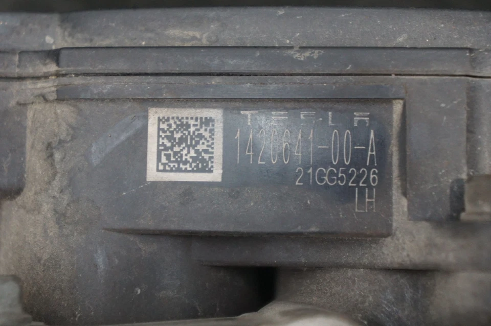 Rear Left Brake Caliper Black OEM 1420641-00-A Tesla Model S X Plaid 2021-2023 - Image 4 of 4