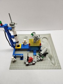 Lego Classic Space 483 Alpha 1 Rocket Base - 100% Complete w/ Manual & Minifigs