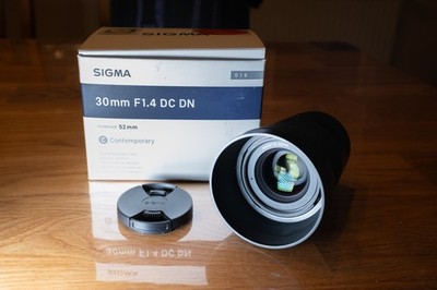 Sigma 30mm f/1.4 DC DN Contemporary Objektiv für Sony E-Mount APS-C