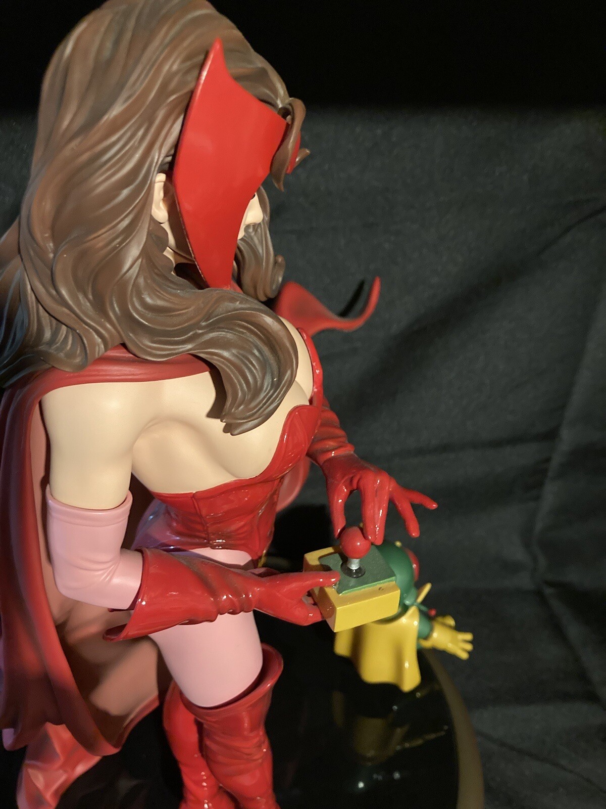 Sideshow Collectibles Marvel Scarlet Witch & Vision Comiquette Mark Brooks - Picture 15 of 18