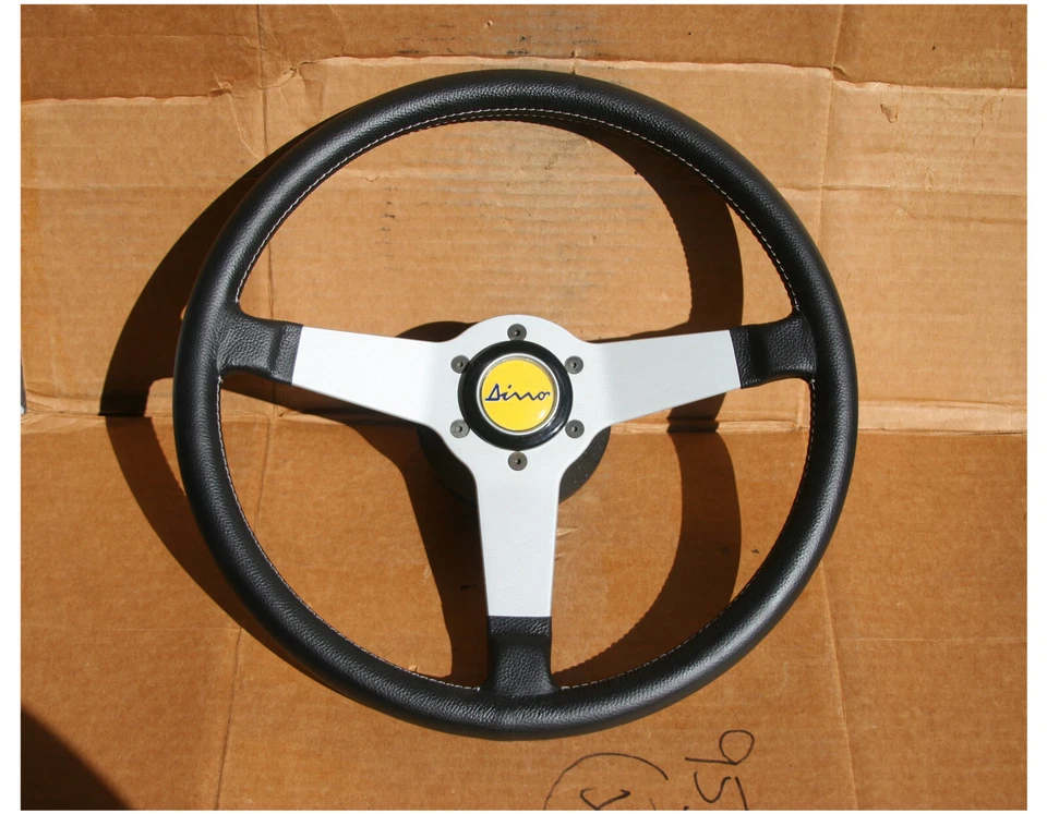 Volante MoMo réplica competición Ferrari Dino 206 246 GT GTS Targa 512 BB Foto 2 de 4