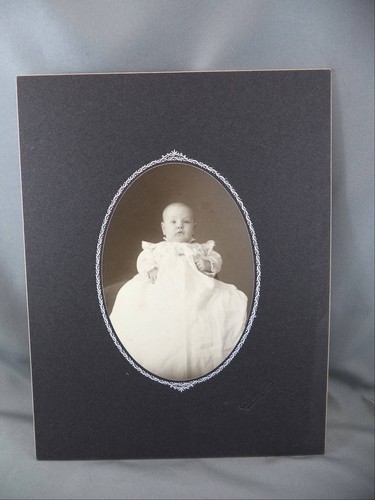 Antique B&W Photo Adorable Baby Wearing White Gown Christening - Bild 1 von 2